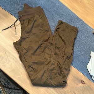 Womens north face dark green pants size small